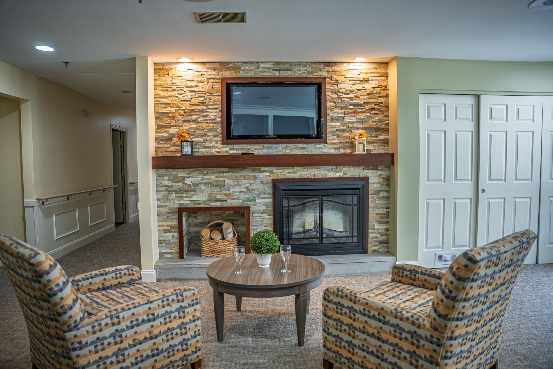 sitting area, fireplace and tv